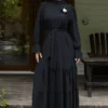 أسود
