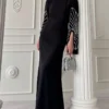 أسود