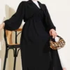 أسود