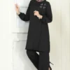 أسود