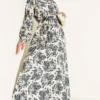 رمادي غامق