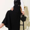 أسود
