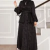 أسود