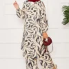 رمادي فومية