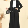 أسود