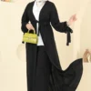 أسود