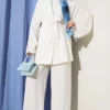 ابيض